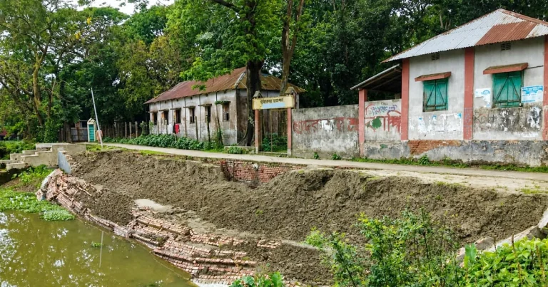 হাওর কন্ঠ 11 Road Crack