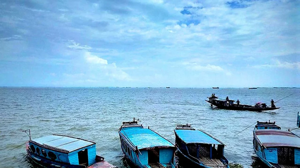 নিকলী হাওর কেন পর্যটকশূন্য? 1 Nikli Boat